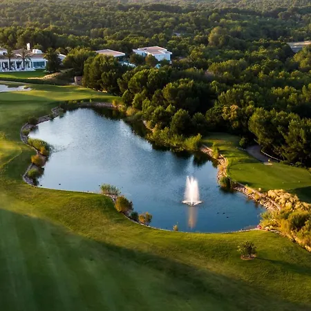 Las Colinas Golf & Country Club Residences