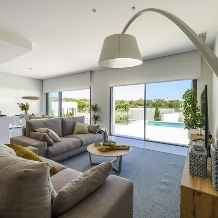 Villa Las Colinas Golf & Country Club Residences