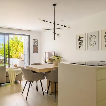 Villa Las Colinas Golf & Country Club Residences *