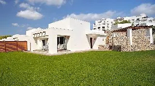 Las Colinas Golf & Country Club Residences Villa