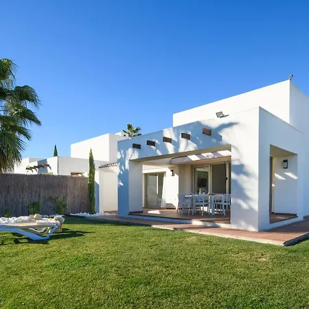 Las Colinas Golf & Country Club Residences Villa