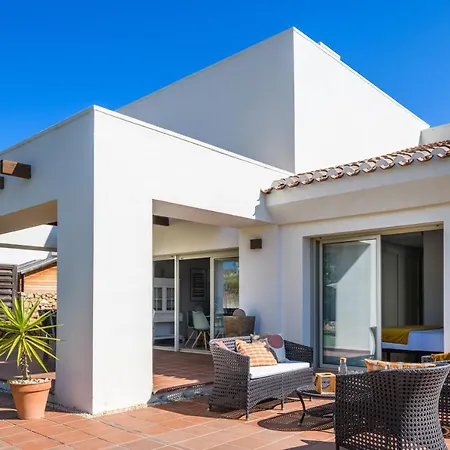 Villa Las Colinas Golf & Country Club Residences *