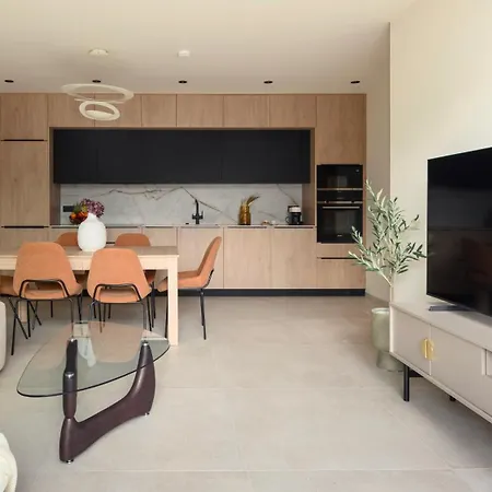 Las Colinas Golf & Country Club Residences