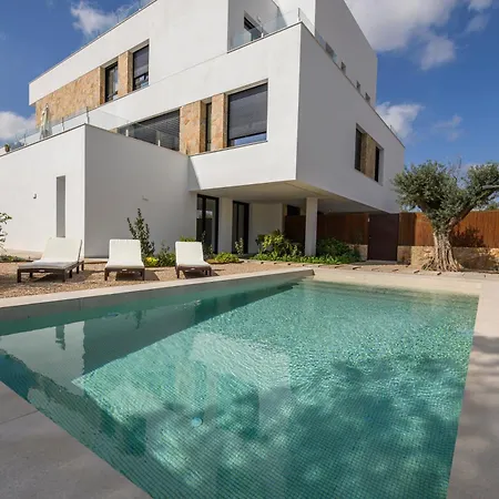 Villa Las Colinas Golf & Country Club Residences *